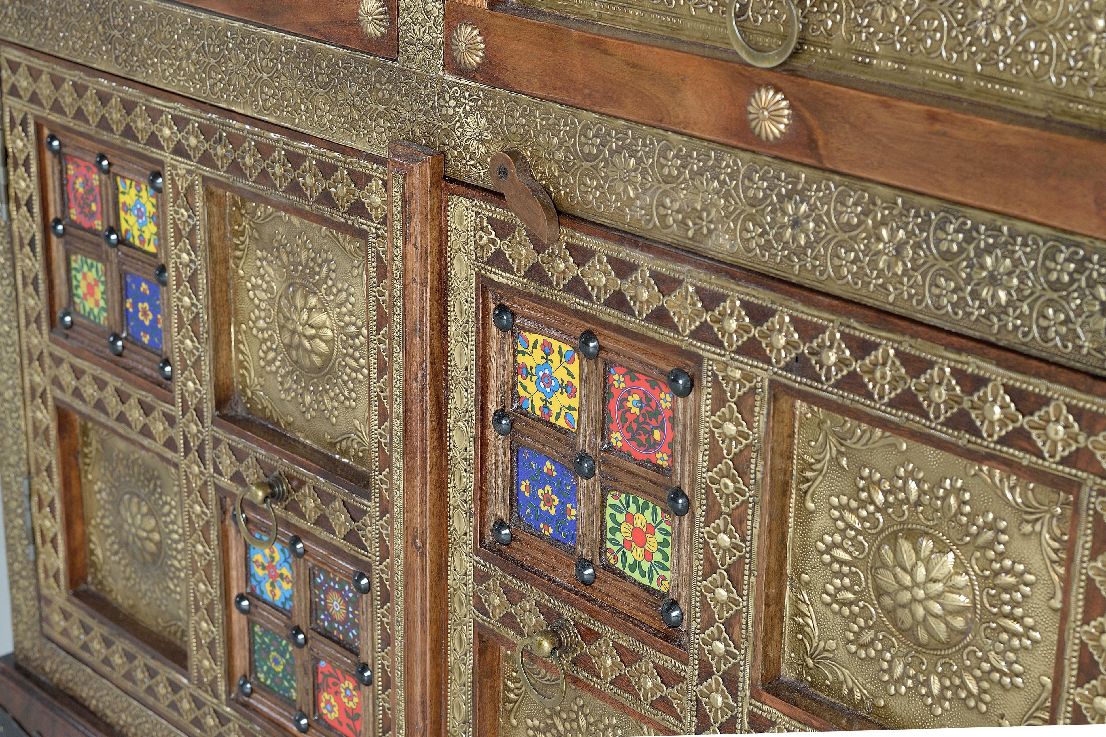 Шкаф из акации с распашными дверцами и ящиками Giner y Colomer Benìn ARCH-00102126 - Вид №5