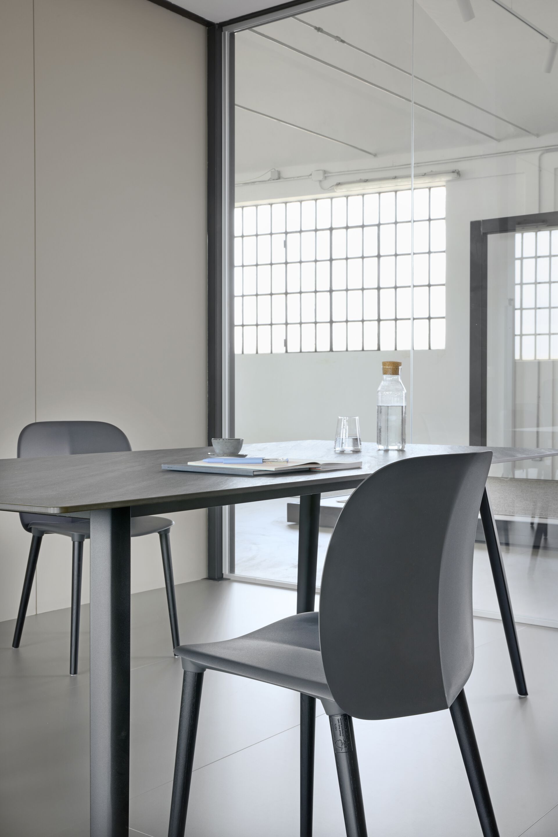 Рециркулированный пластиковый стул с деревянными ножками S-CAB Mentha ARCH-00144796 - Вид №6