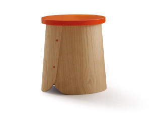 Деревянный табурет