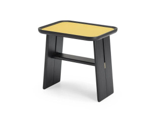 Деревянная тумбочка