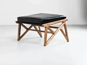 HOOKL und STOOL Низкий кожаный табурет со встроенной подушкой Triangle