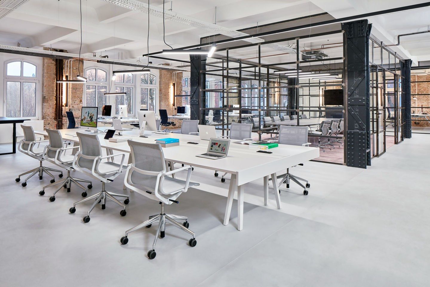 Кожаный спиц поворотный стул с подлокотниками VITRA Eames Soft Pad Group ARCH-00078216 - Вид №18