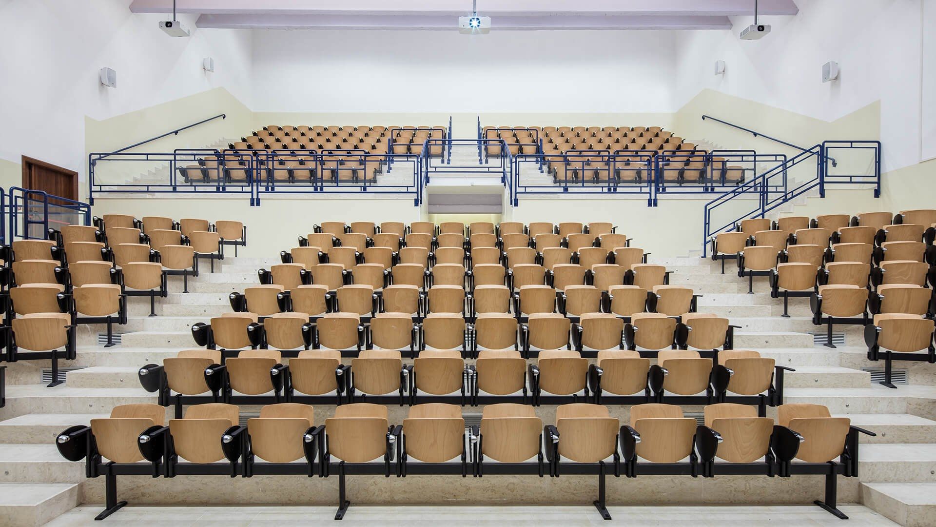 Сиденье на деревянном брусе с подлокотниками с опрокидыванием LAMM New Modulamm ARCH-00022810 - Вид №5