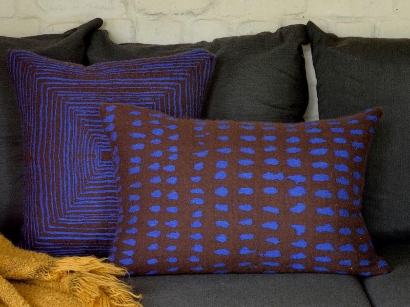 Ethnicraft Прямоугольная подушка из ткани для дивана Mystic ink 21068 - Вид №3