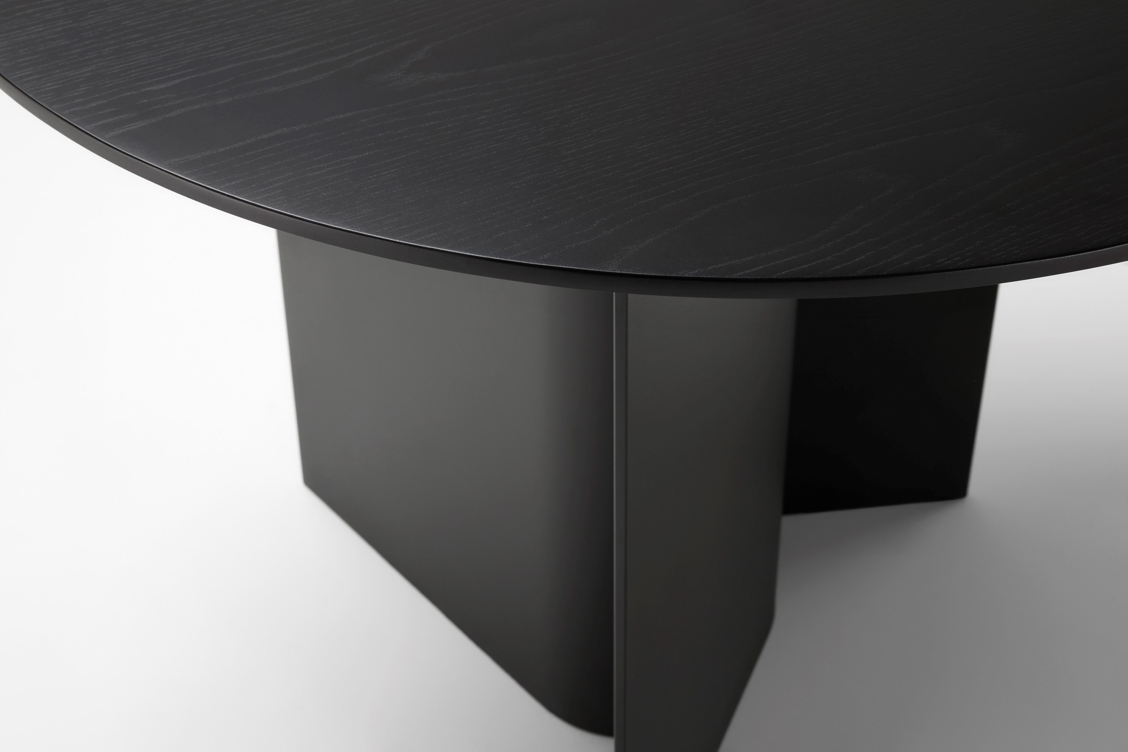 Круглый алюминиевый стол и столешница из окрашенного дуба Ross Gardam ARCH-00082691 - Вид №2