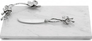 10605579 Michael Aram Доска для сыра с ножом Michael Aram Белая орхидея 32х21см Мрамор