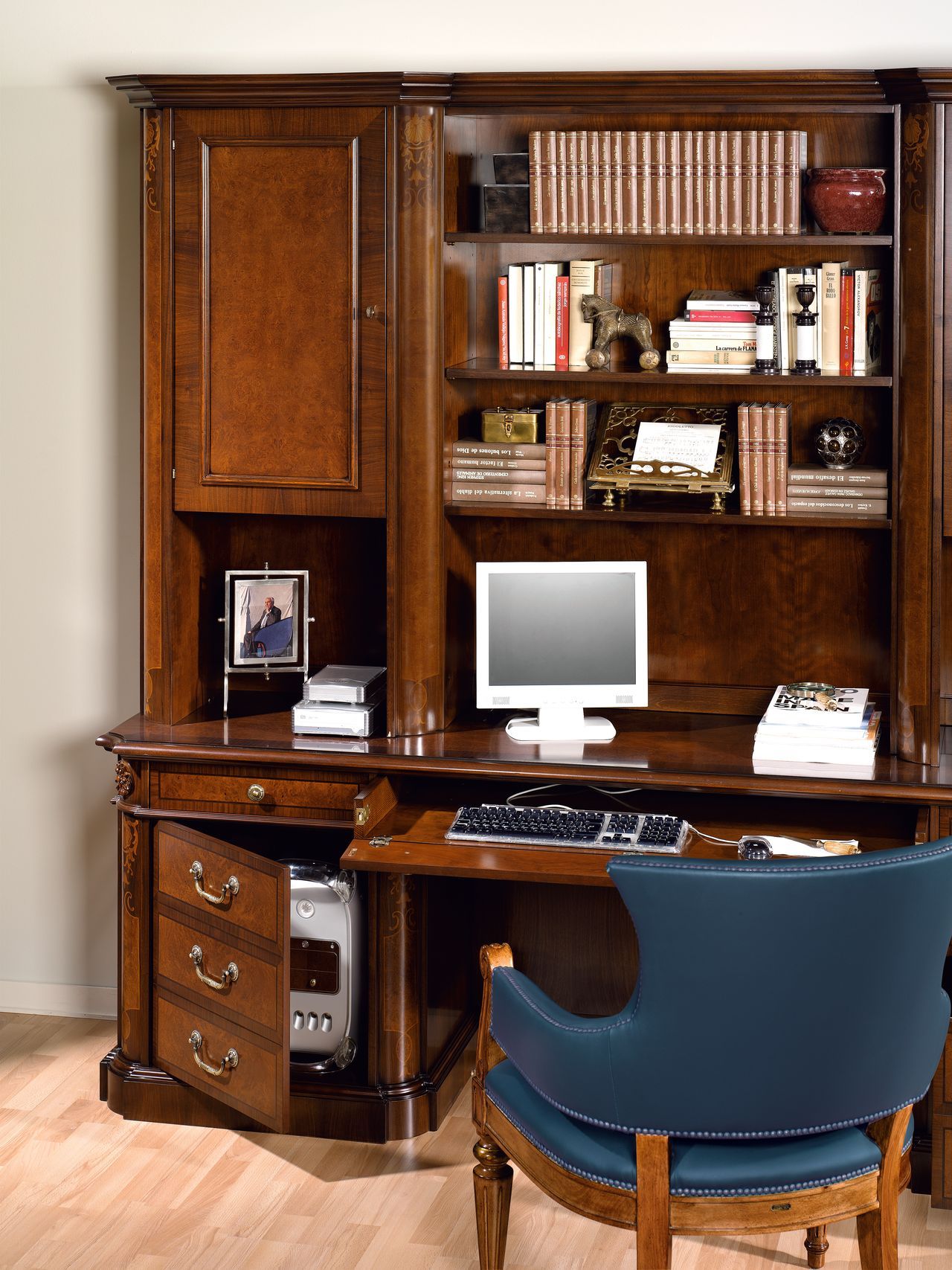 Деревянный книжный шкаф с письменным столом Hurtado Traditional ARCH-00022643 - Вид №5