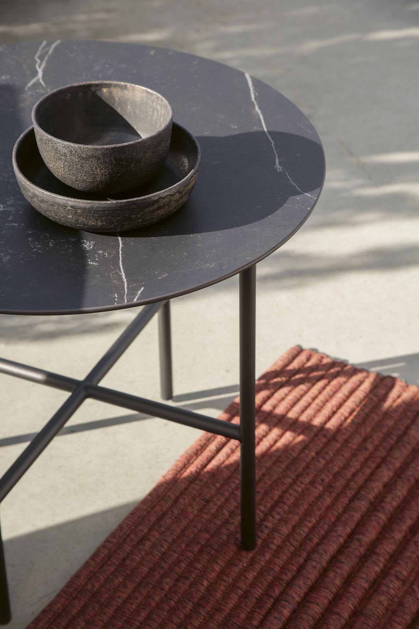 Круглый садовый столик Dekton® EXPORMIM ARCH-00142154 - Вид №3