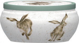 10615169 Royal Worcester Свеча в жестяной банке Royal Worcester "Забавная фауна", "Хороший день для зайчика" 9см Воск