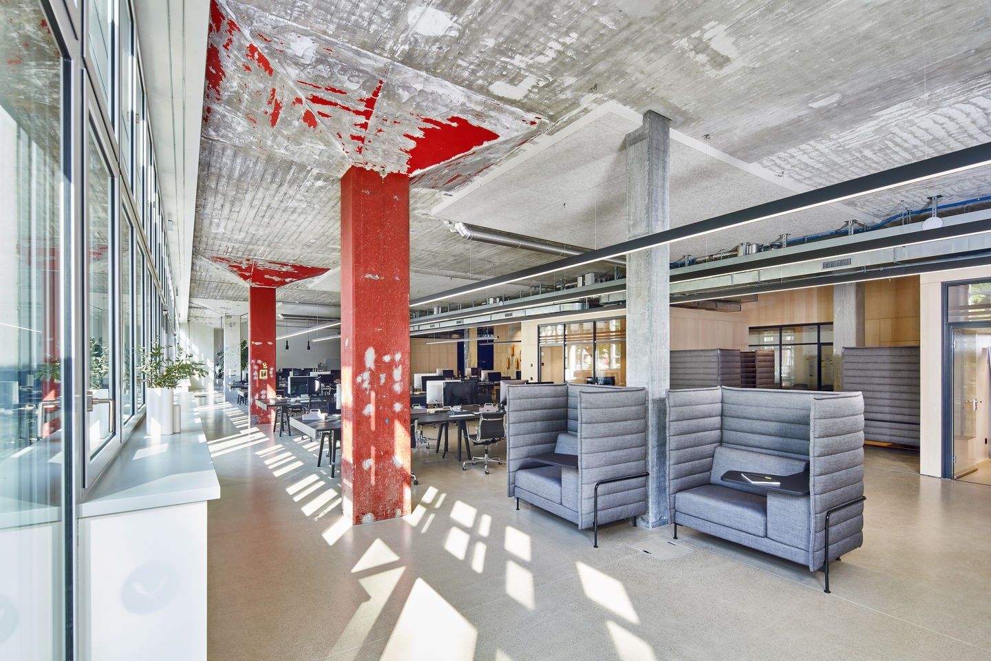 Кожаный поворотный операционный офисный стул с подлокотниками VITRA Eames Aluminium Group ARCH-00047211 - Вид №15