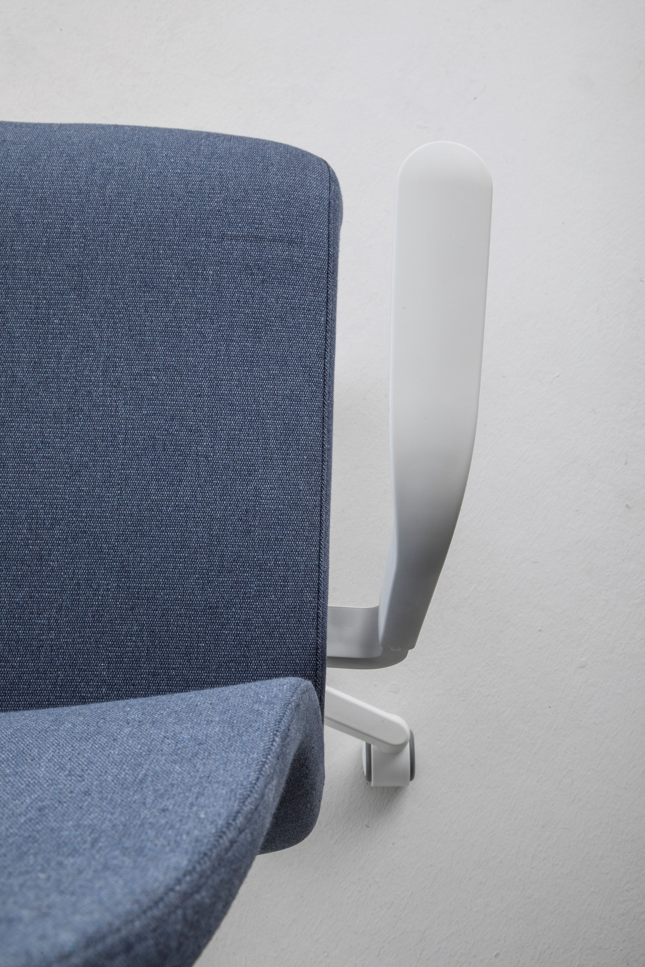 Мягкий тканевый операционный стул с подлокотниками Luxy SmartOffice ARCH-00101436 - Вид №6