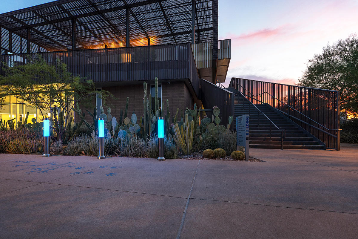 FSRT245 Столбик световой колонны  Forms-surfaces  - Вид №43