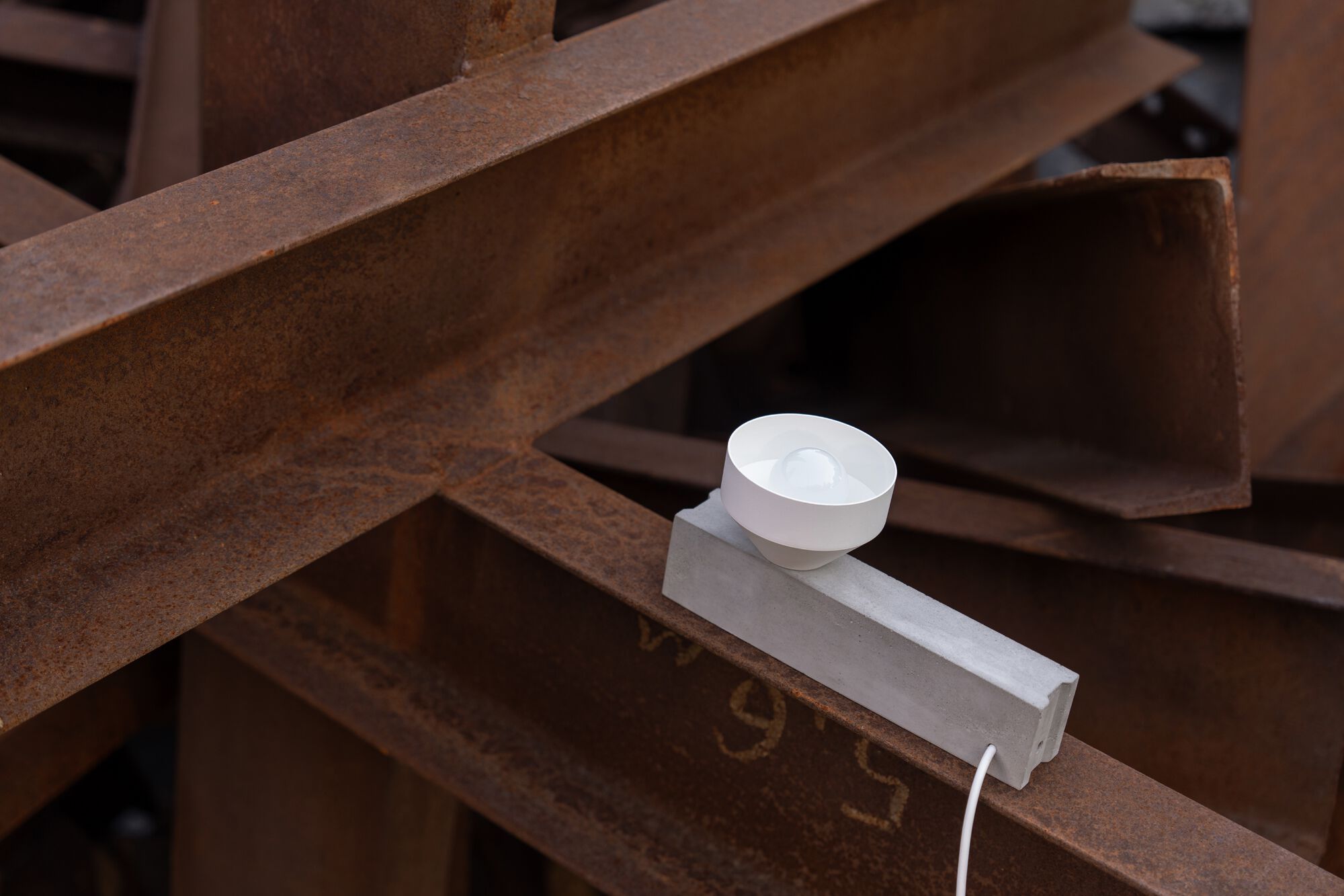 Настенный / настольный светильник из стали с порошковым покрытием и цемента +kouple блок ARCH-00141549 - Вид №11