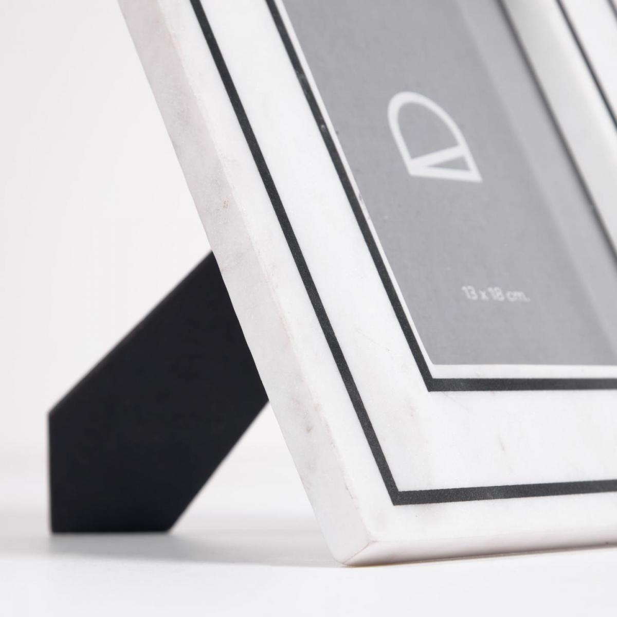106388 Фоторамка из черно-белого мрамора 25 x 20 см La Forma Vittoria - Вид №1