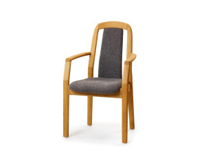 Деревянный стул с подлокотниками