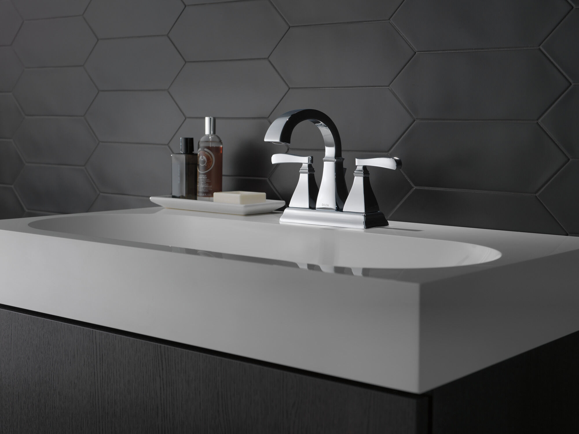 25718LF Смеситель для ванной комнаты с двумя ручками Delta Faucet Lakewood Хром - Вид №4