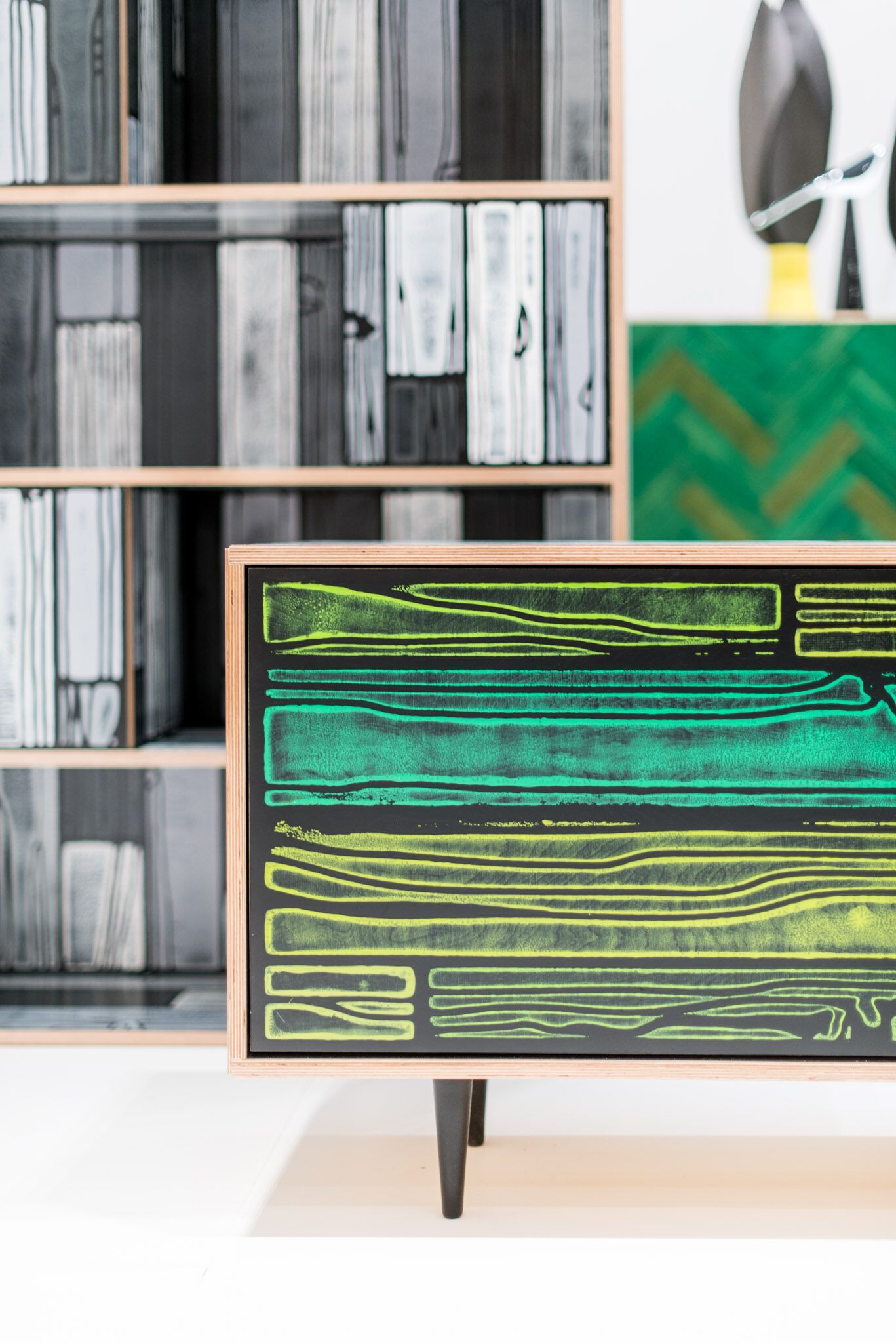 Низкая фанера ТВ шкаф с раздвижными дверями Established&Sons Wrongwoods ARCH-00139945 - Вид №6