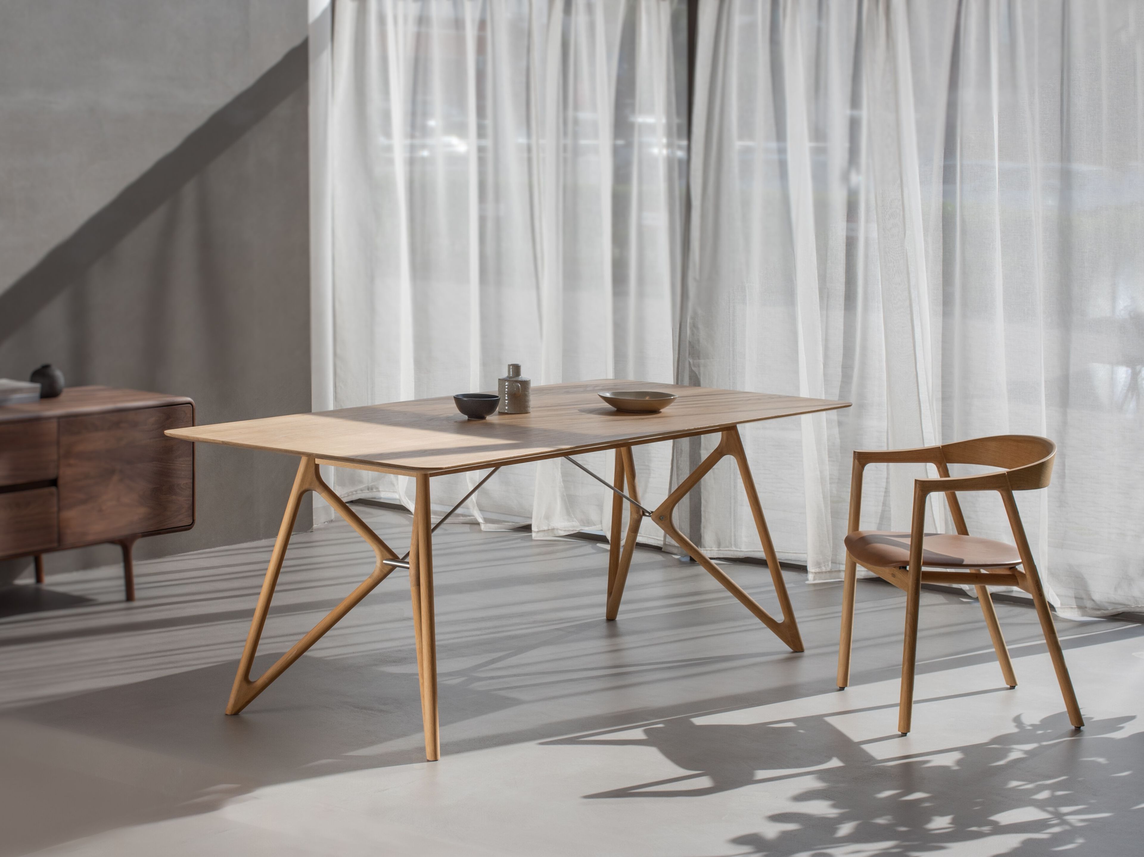 Прямоугольный обеденный стол из дуба Gazzda TINK ARCH-00130251 - Вид №4