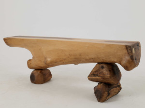 Скамья из грецкого ореха