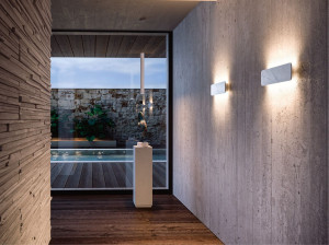 Металлический светодиодный настенный светильник