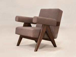 Тканевое кресло с подлокотниками