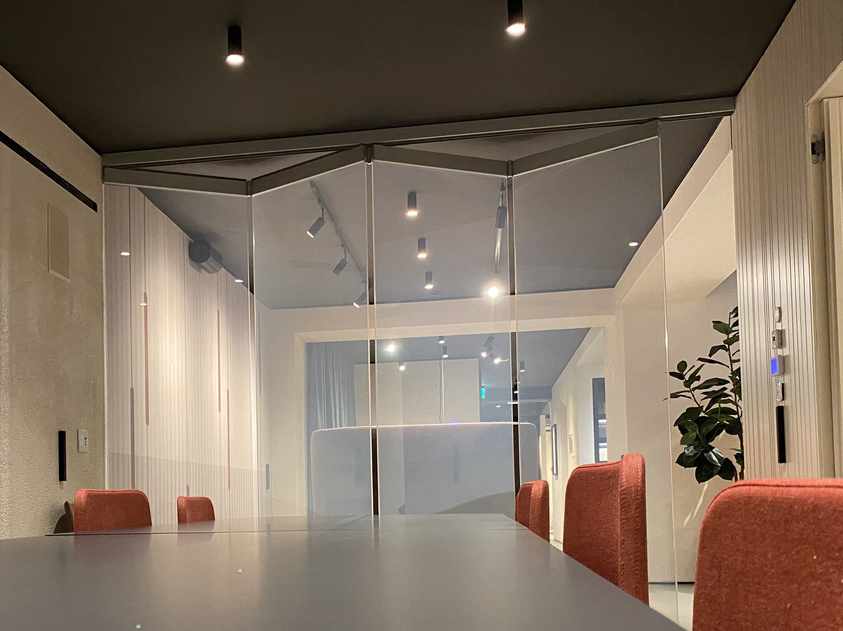 Стеклянная перегородка с контролем конфиденциальности VITRIK Vitrik ® Privacy ARCH-00036078 - Вид №9