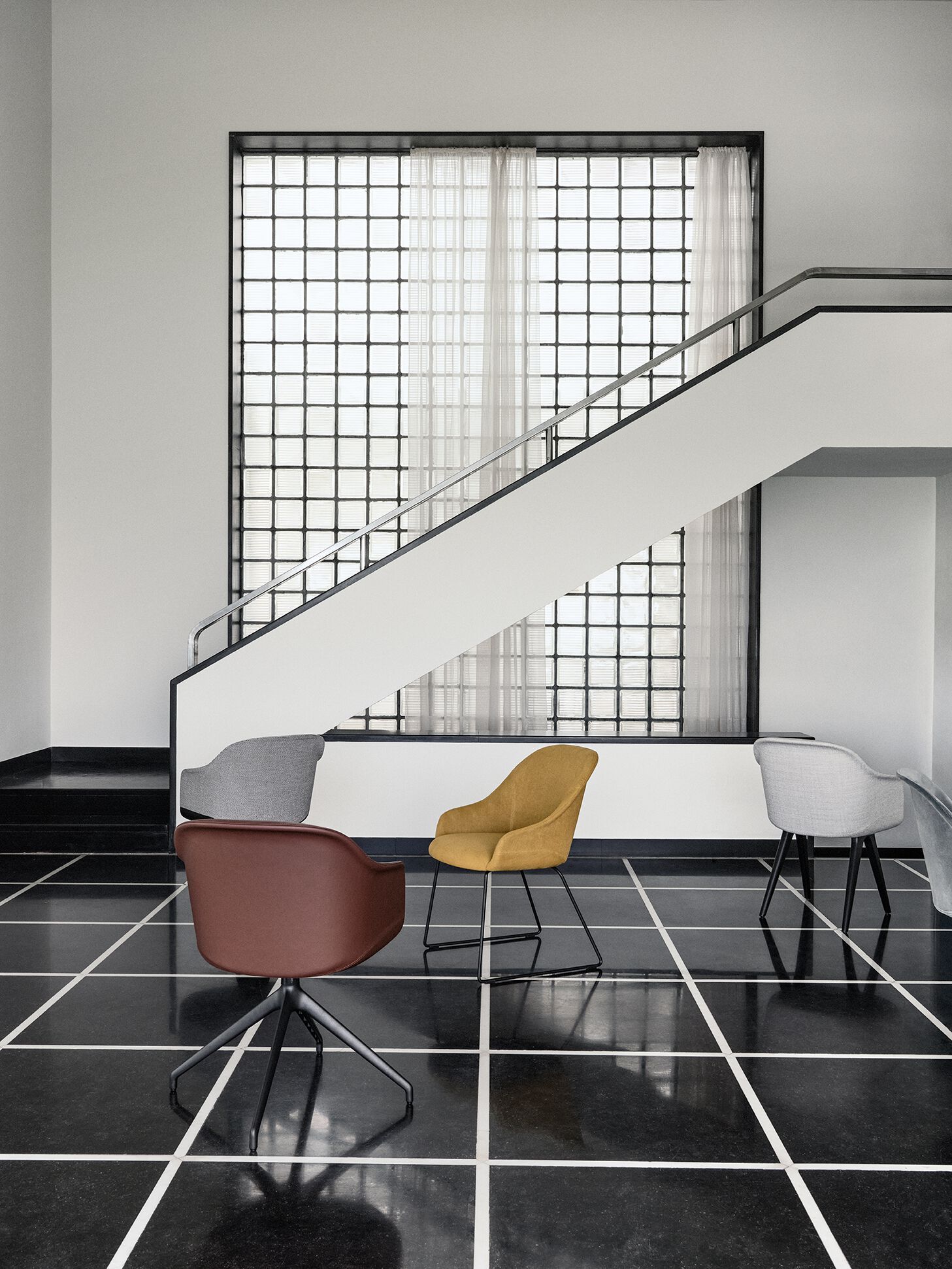 Тканевый мягкий поворотный стул с подлокотниками Potocco Lyz ARCH-00035928 - Вид №1