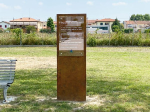 Corten™стальной двухсторонний самонесущий тотем