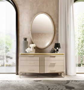 Деревянный комод