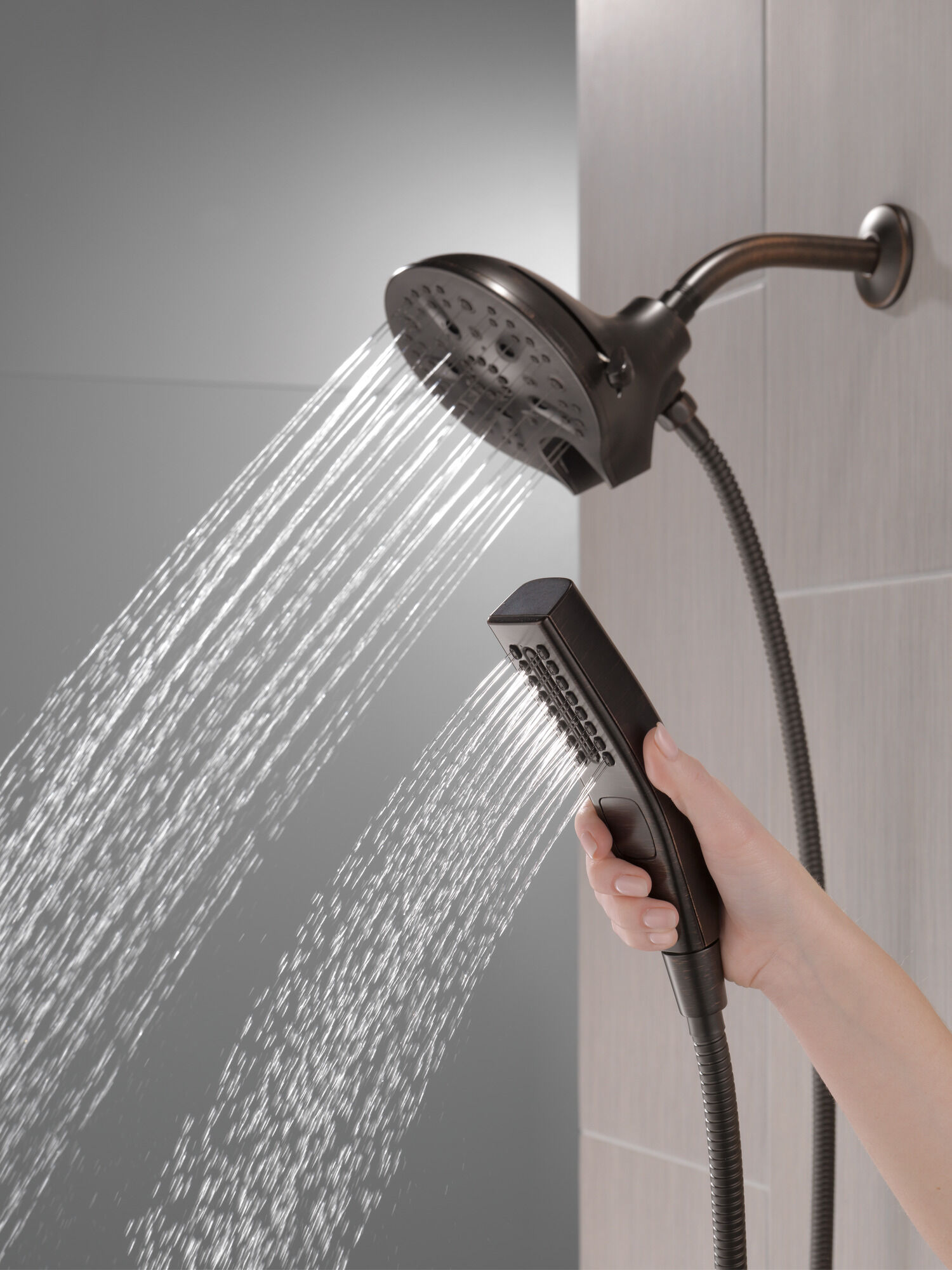 58620-RB25-PK In2ition® H2Okinetic® Душ два в одном с 5 настройками Delta Faucet Universal Showering Венецианская бронза  - Вид №7
