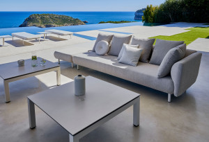 Квадратный садовый столик