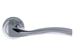 Алюминиевая ручка на розетке