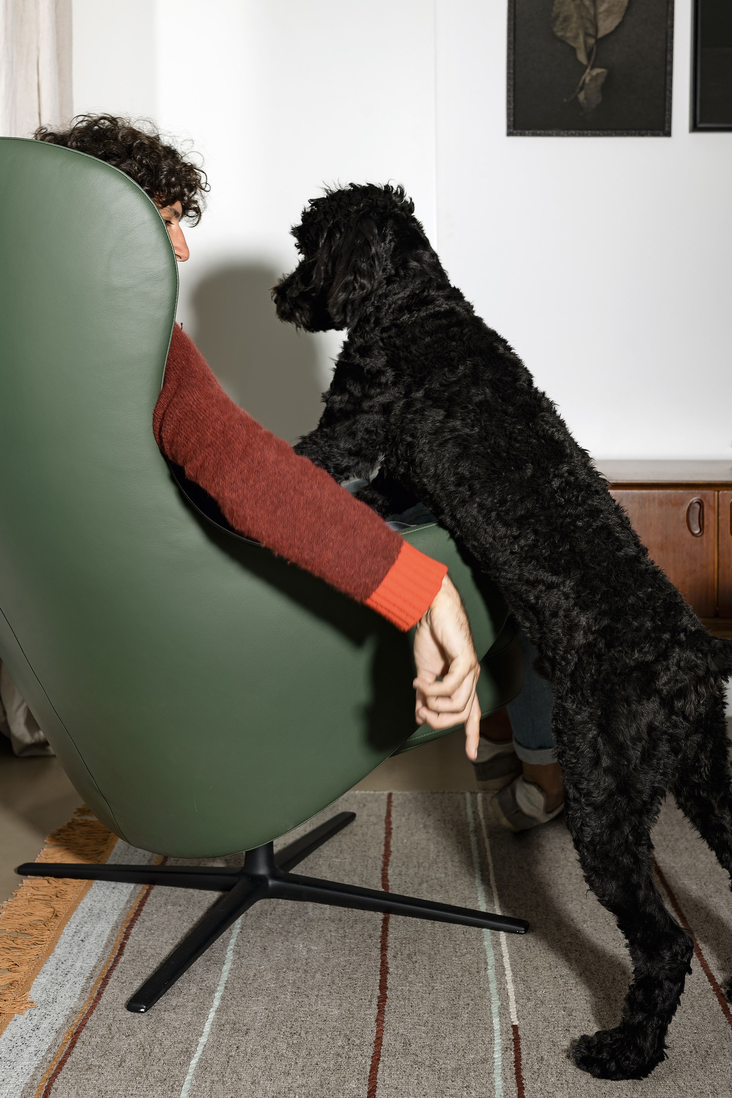 Вращающееся кресло с самотяжеляющимся механизмом Kristalia Dua ARCH-00038731 - Вид №5