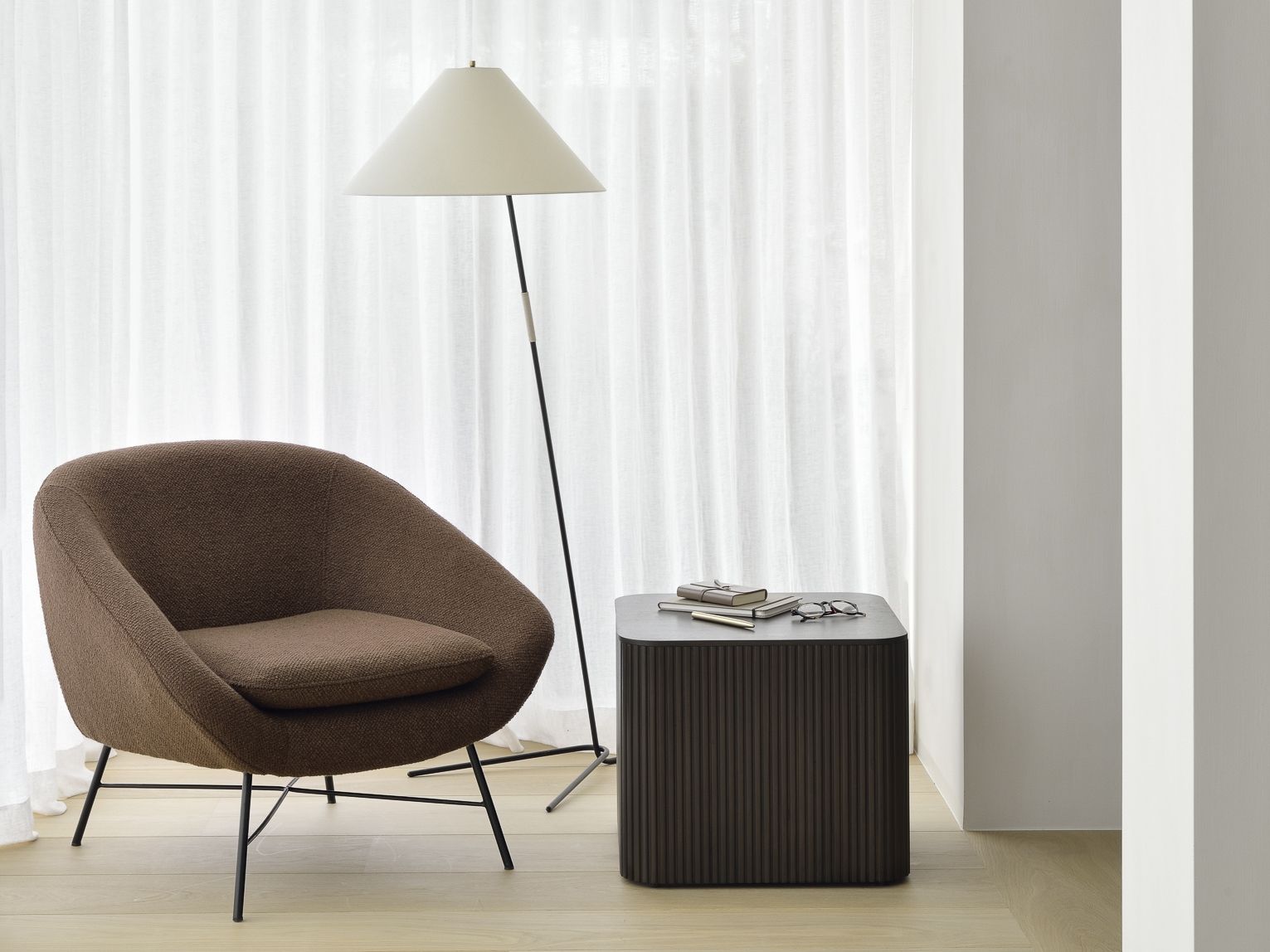 Тканевое кресло с подлокотниками Ethnicraft Барроу ARCH-00012315 - Вид №5