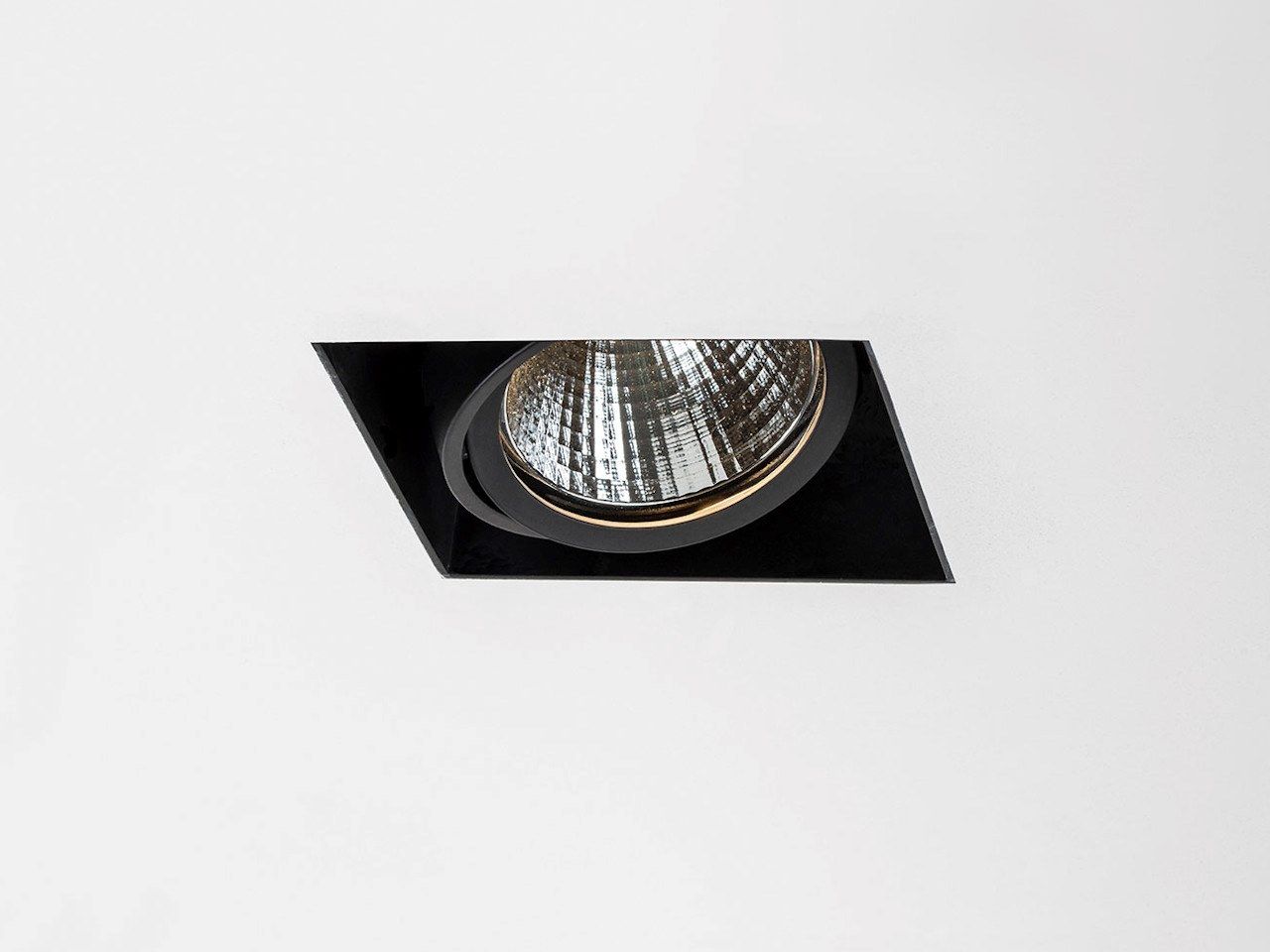 Регулируемый светодиодный прожектор с порошковым покрытием HER TRIM 50 ARCH-00009606