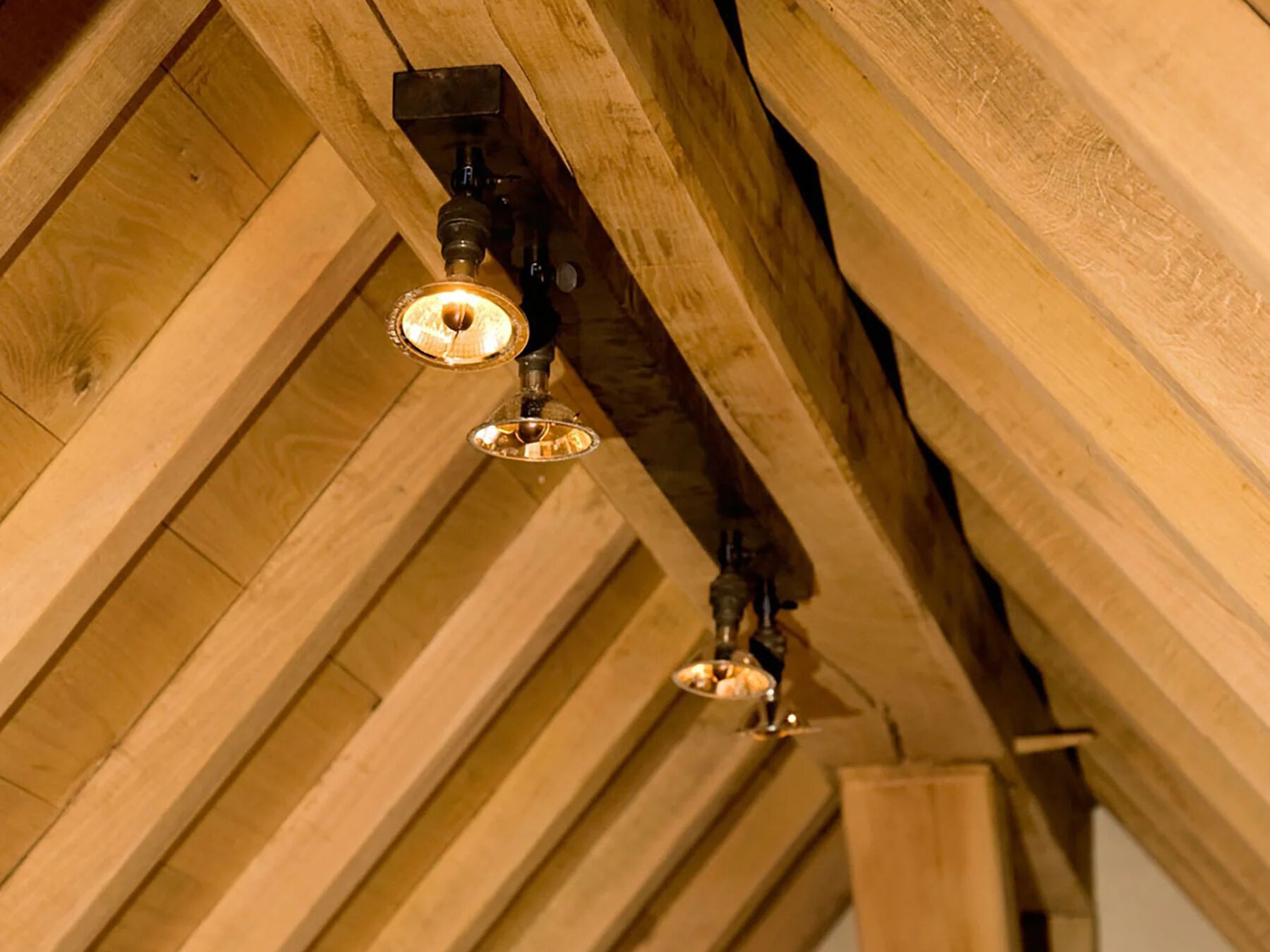 Несколько регулируемых прожекторов Authentage Lighting MARRON ON PROFILE ARCH-00059551 - Вид №1