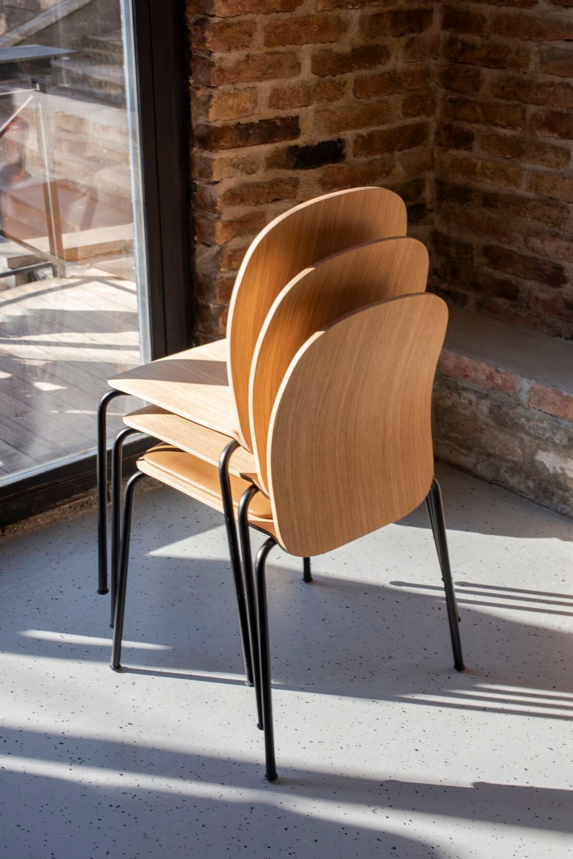 Штабелируемый стул из грецкого ореха Gazzda Book ARCH-00040212 - Вид №3