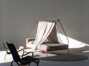 Двуспальная кровать из кованого железа с мягким изголовьем