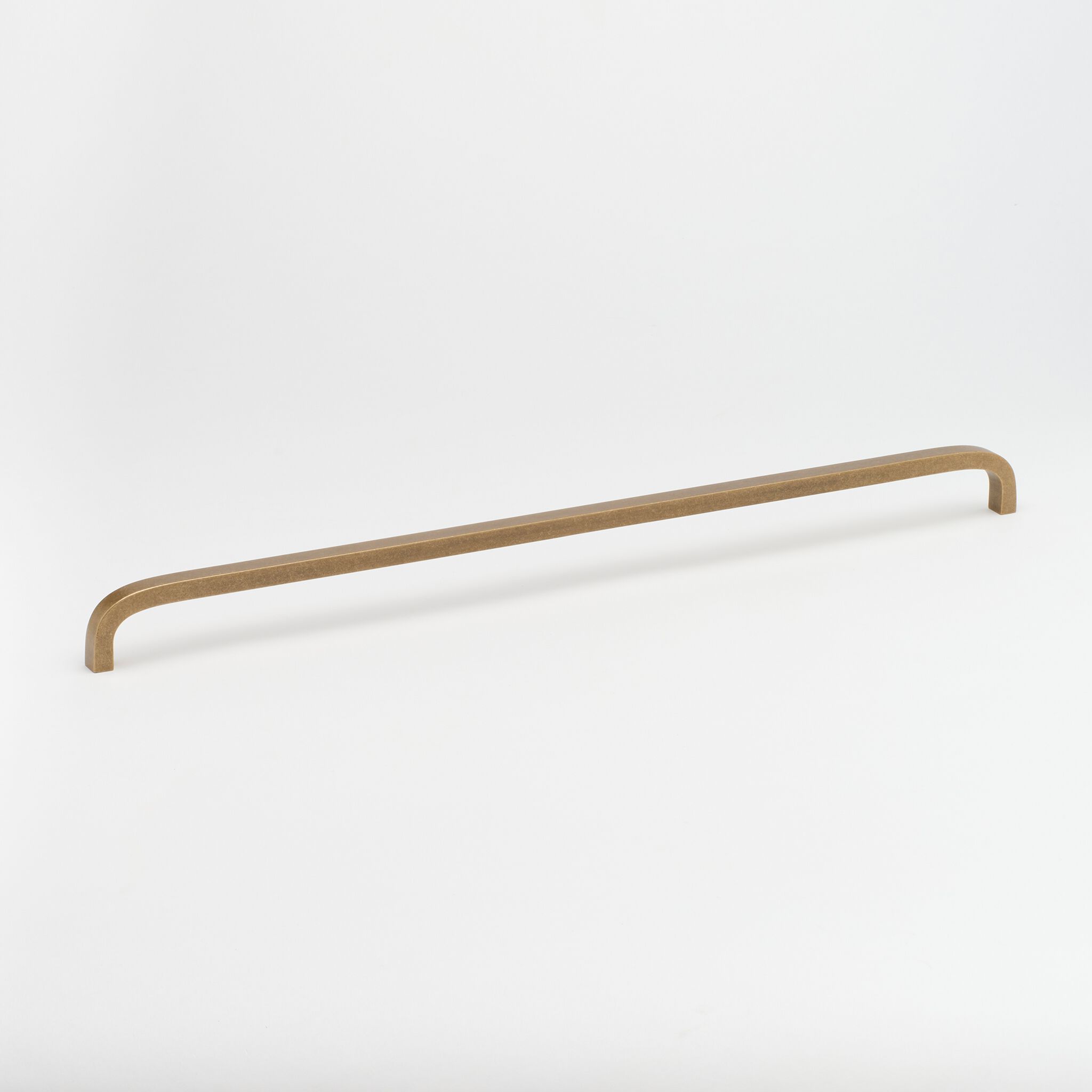 Латунная мебельная ручка Lo & Co Interiors Curve ARCH-00101114 - Вид №17