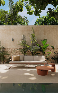 Круглый низкий садовый столик