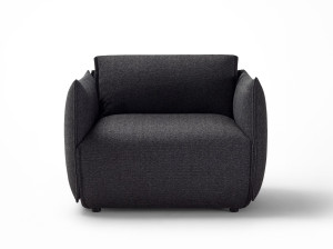 Тканевое кресло с подлокотниками