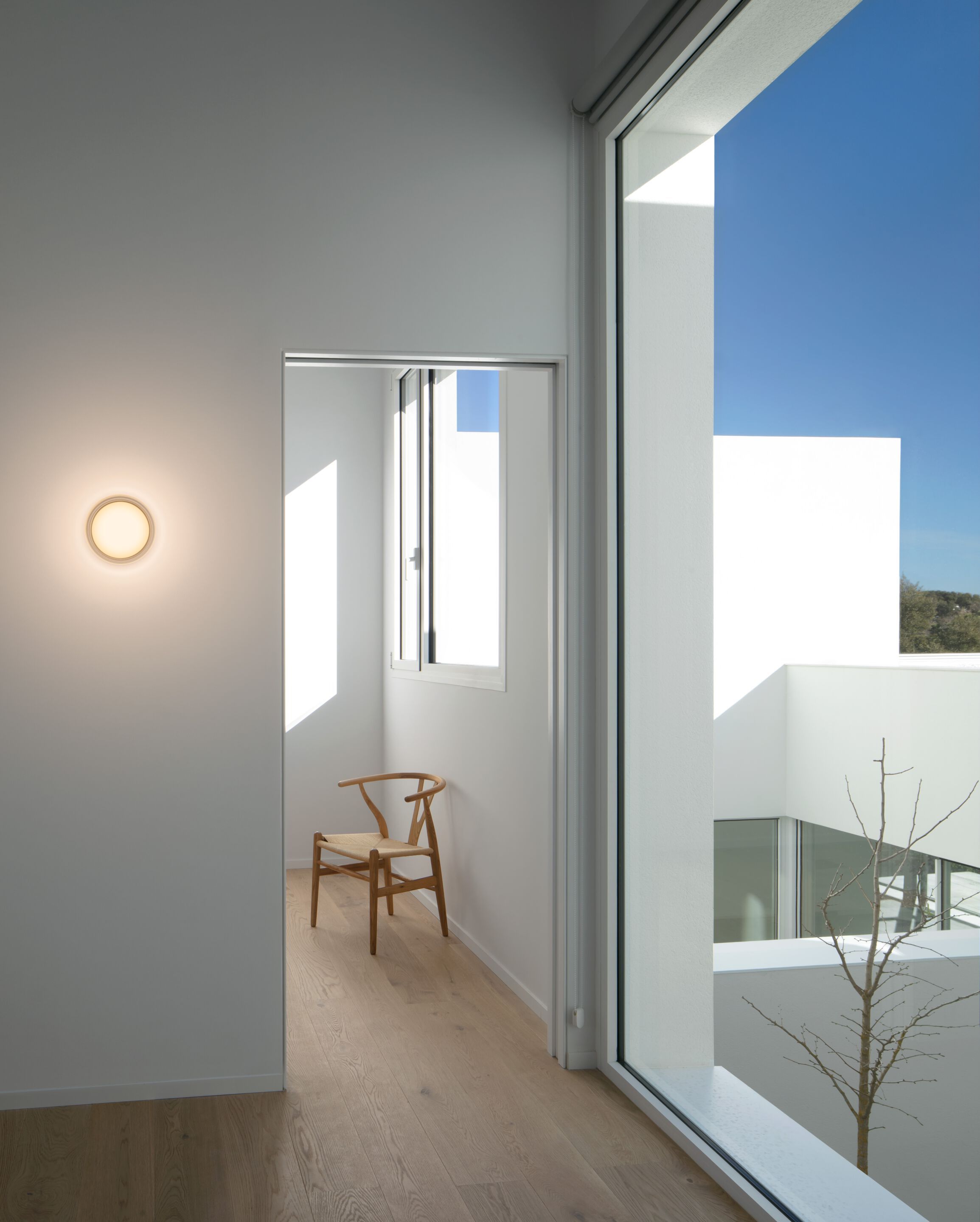 Алюминиевый и стеклянный светодиодный настенный светильник Vibia DOTS GLASS ARCH-00114364 - Вид №1