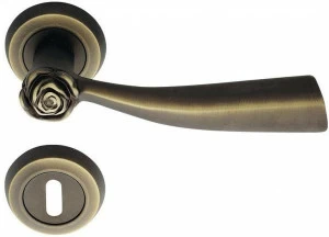 LINEA CALI' Классическая латунная ручка на розетке с замком Rose