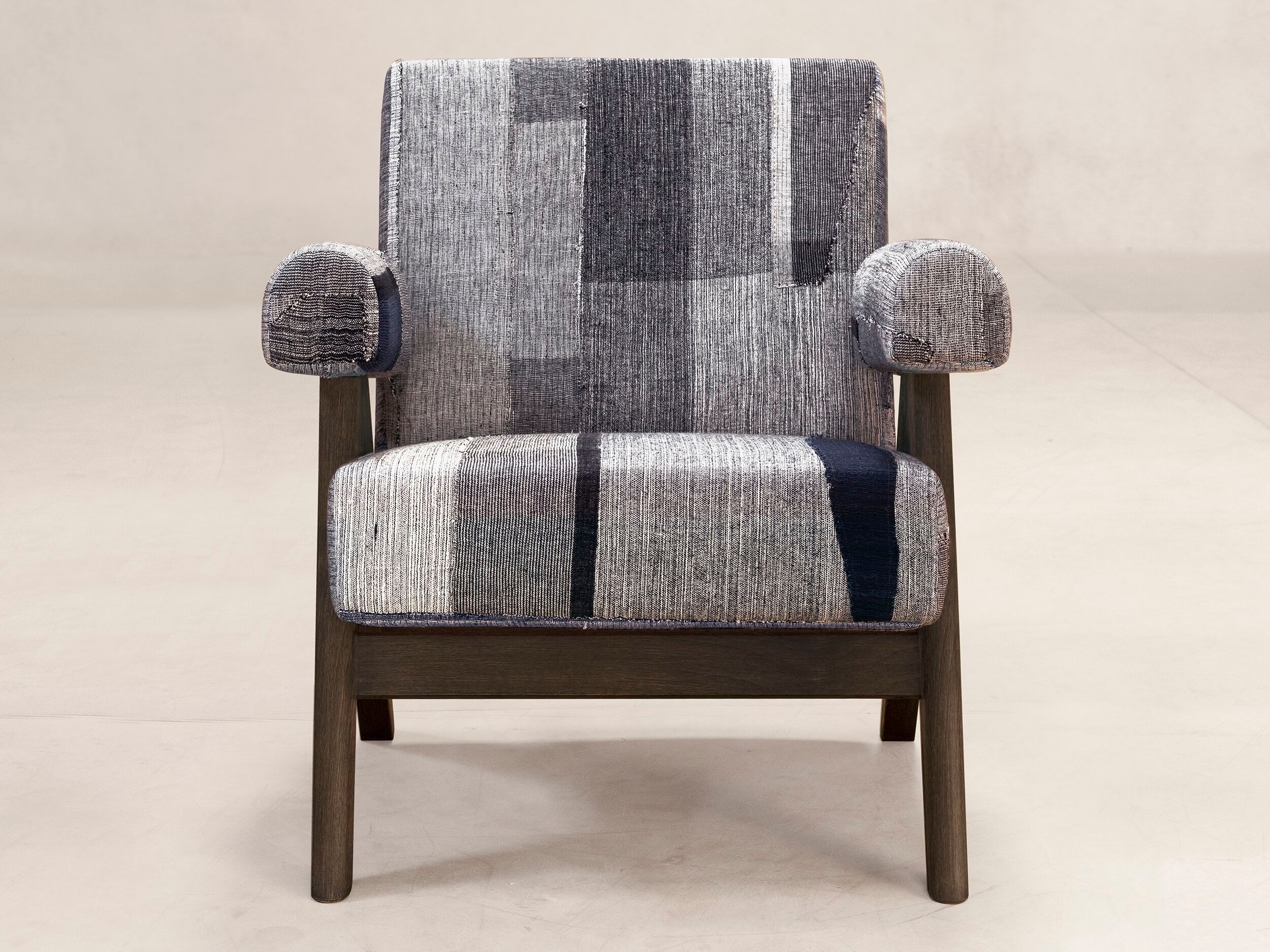 Тканевое кресло с подлокотниками Phantom Hands Project Chandigarh ARCH-00027170 - Вид №2