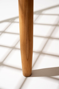 Квадратный стол из тикового дерева