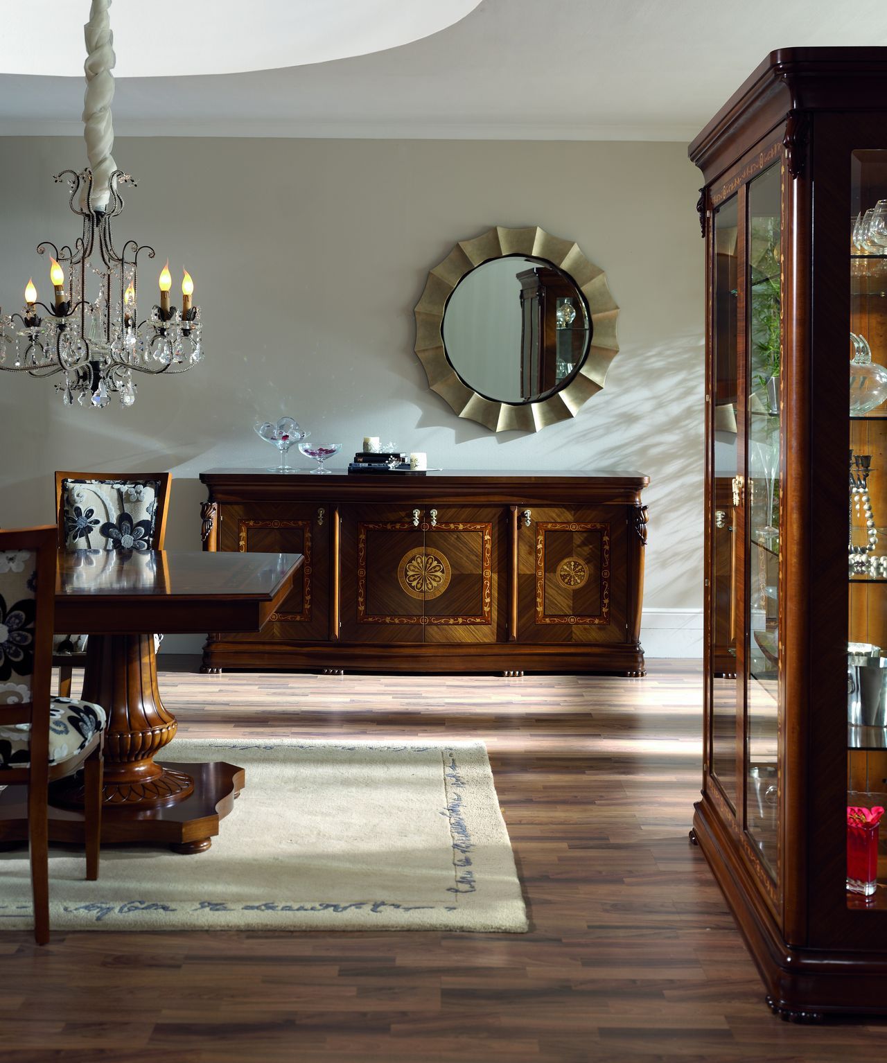 Деревянный шкаф с распашными дверцами и ящиками Hurtado Traditional ARCH-00072749 - Вид №1