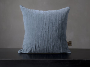 Бархатная квадратная подушка