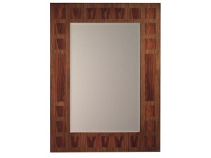 Деревянное зеркало с рамкой