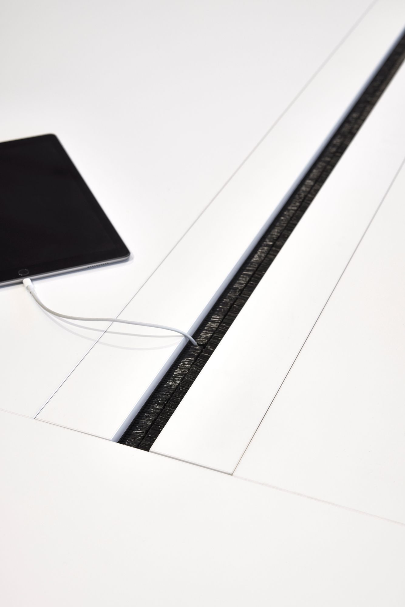 Прямоугольный стол для совещаний с системой люверсов COR Level ARCH-00067839 - Вид №5