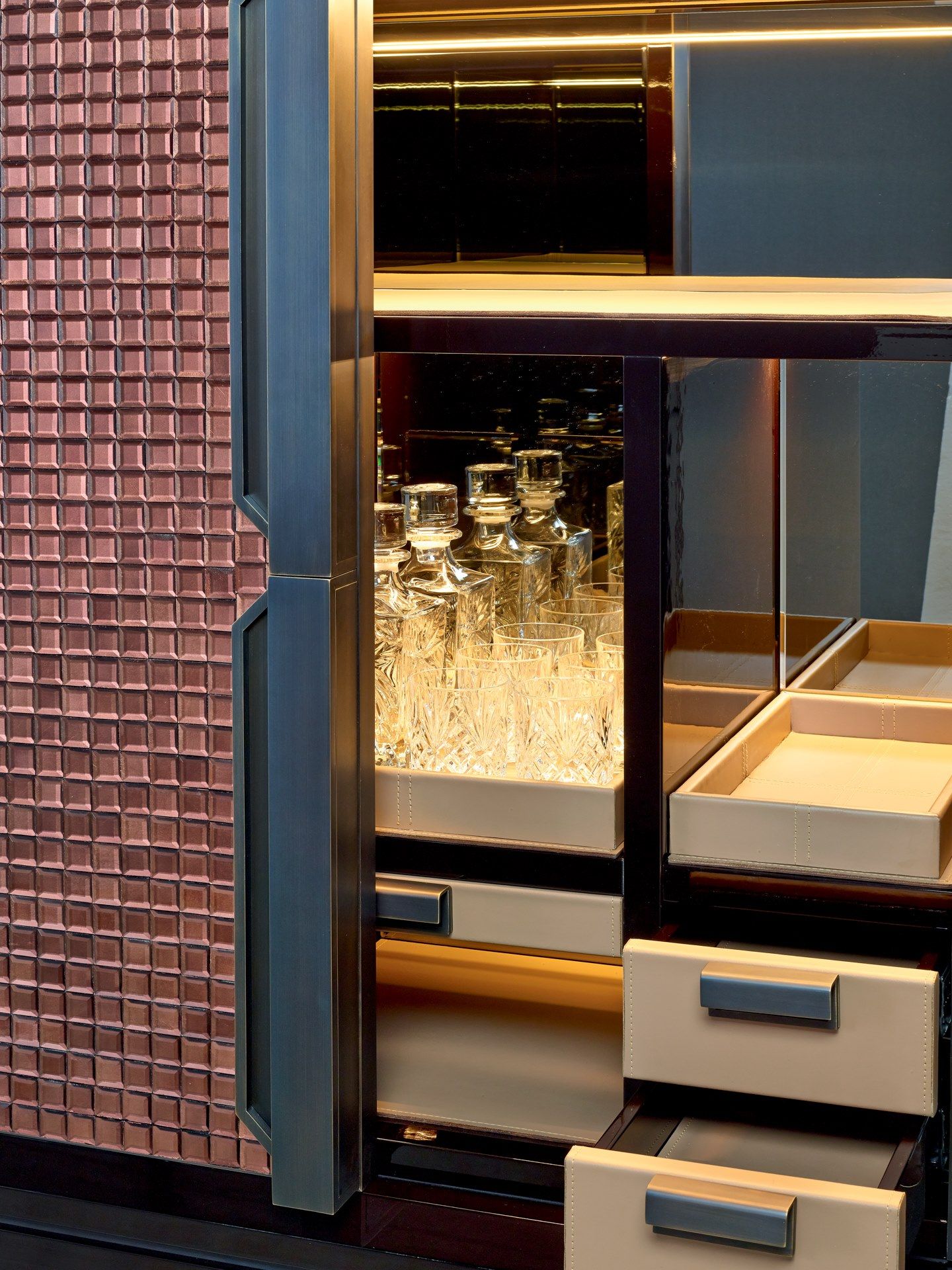 Деревянный и стеклянный барный шкаф со встроенным освещением Sicis Ledoux ARCH-00146935 - Вид №8